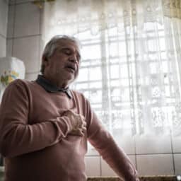 Man with acid reflux holding her heart